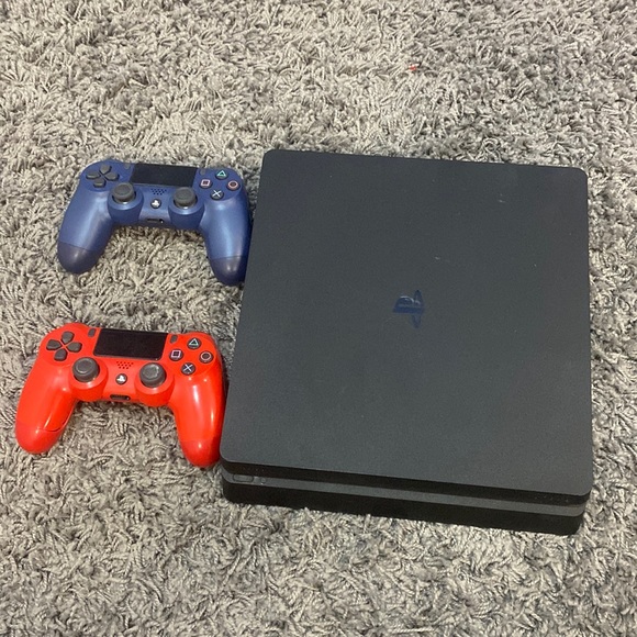 playstation 4 slim with two controllers 500gb